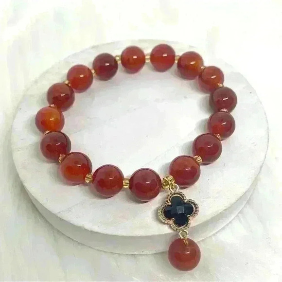 Natural Agate Four Leaf Clover Pendant Bracelet in Rust Red Orange - Picture 1 of 6